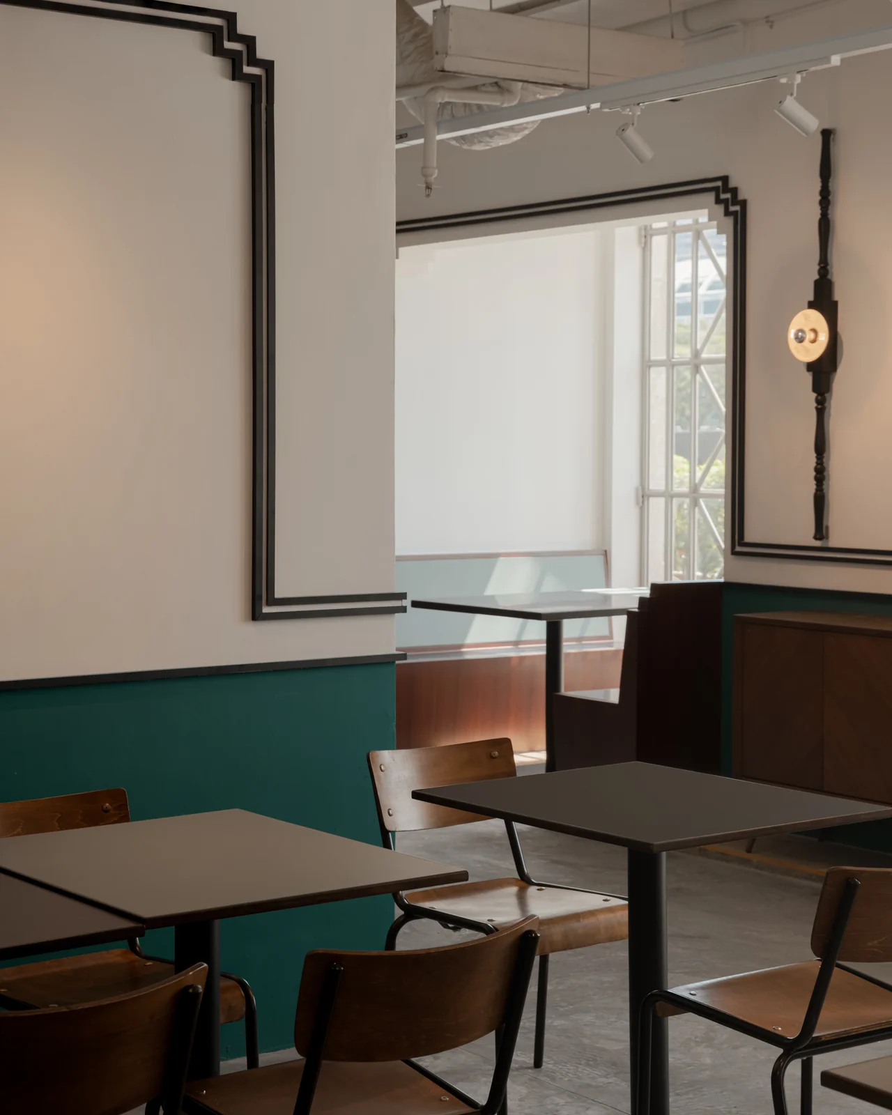 KOPI 1930 dining ambiance